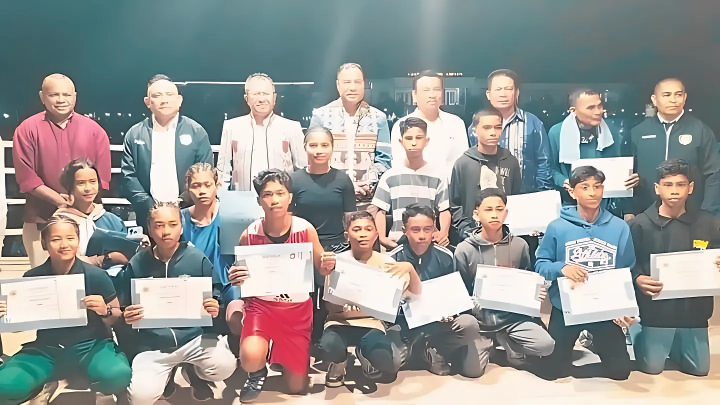 Olivia Lailihu: Dari Pariti ke Puncak Ring, Siswi SMAS Efata Sulamu Raih Emas Tinju Kabupaten